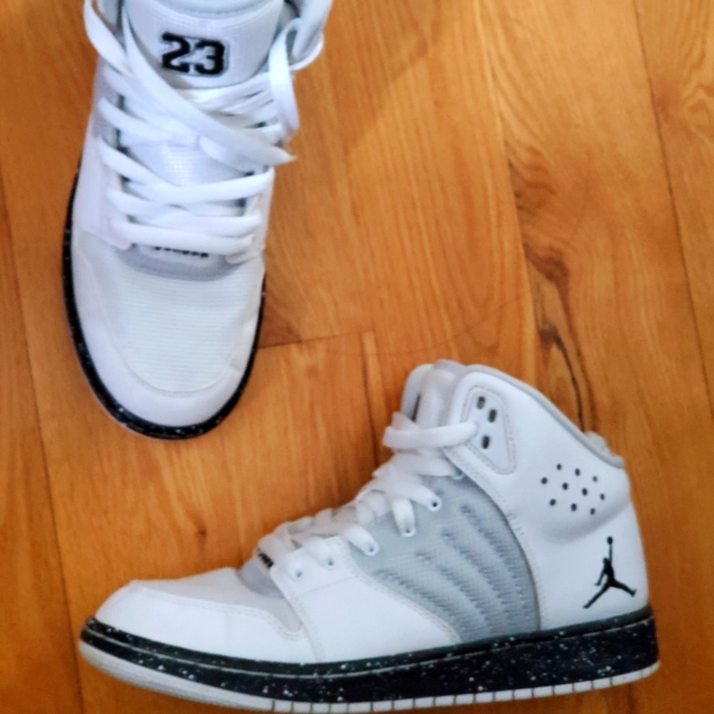 Air Jordan 1 Flight 4 Sneakers